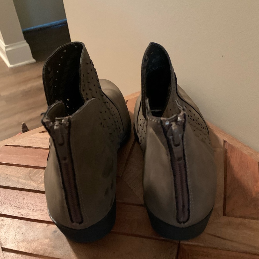 Cut-Out Booties - Picture 4 of 5